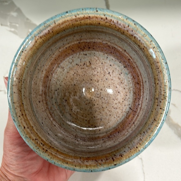 Wizard Of Clay Speckled Round Bowl/Pot With Ruffled Edge Design - Picture 4 of 8